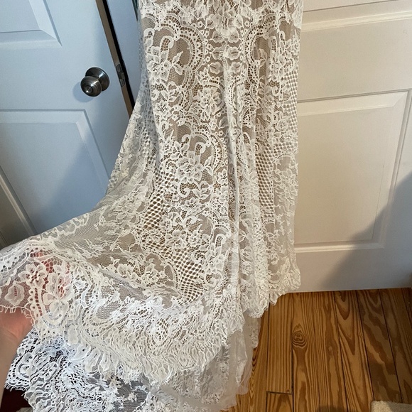 *NEW w/ TAGS ON!* The Wtoo by Watters Philomene Lace Cap-Sleeve Wedding Gown - Picture 9 of 12